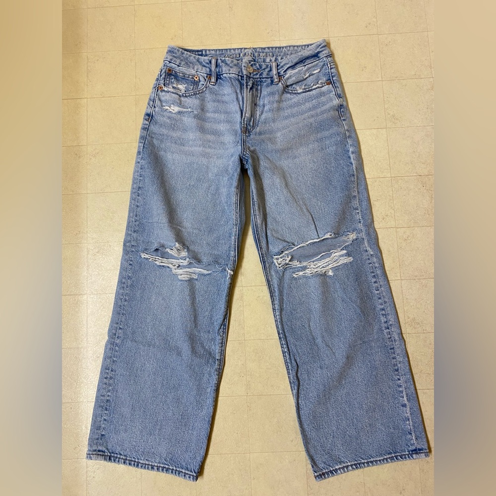 American Eagle Strigid Curvy Ripped High Waisted Stovepipe Jeans